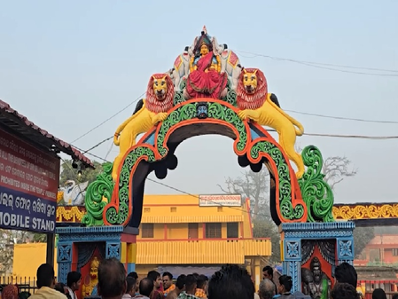 पुरी के श्री लोकनाथ मंदिर में भक्तों की लंबी कतार, साल में एक बार होते हैं अद्भुत दर्शन