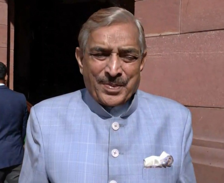 राहुल गांधी की सदस्यता रद्द करने की मांग पर गरमाई सियासत; विपक्ष बोला-साजिश रच रही है भाजपा