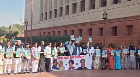 संसद के बाहर विपक्ष के सांसदों का 'एपस्टीन फाइल्स' को लेकर हंगामा, हरदीप सिंह पुरी के इस्तीफे की मांग