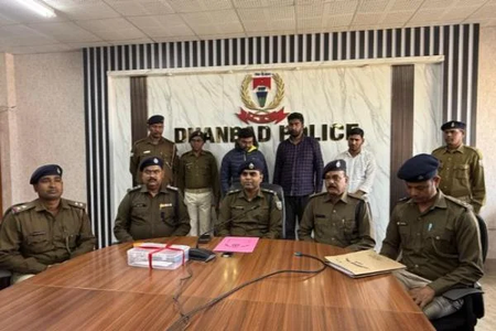 झारखंड: धनबाद में ब्लूटूथ डिवाइस से एसएससी परीक्षा में कराई जा रही थी नकल, तीन गिरफ्तार