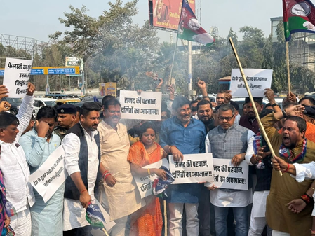 रामविलास को 'बेचारा' कहने पर भड़के लोजपा (आर) के कार्यकर्ता, तेजस्वी यादव का पुतला फूंका