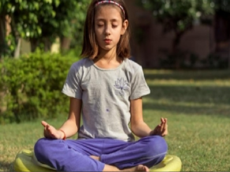 नन्हें-मुन्हें बच्चों के मानसिक और शारीरिक विकास के लिए जरूरी हैं ये तीन आसन, आज से ही करें शुरू