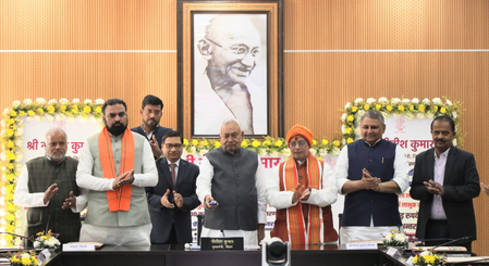 बिहार : 'मुख्यमंत्री रोजगार योजना' में सीएम नीतीश ने 25 लाख महिलाओं के खाते में भेजे 10 हजार रुपये