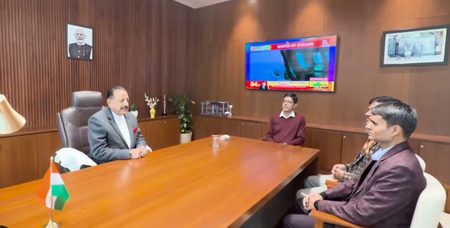 नए पीएमओ 'सेवा तीर्थ' में केंद्रीय मंत्री जितेंद्र सिंह का पहला वर्किंग डे, वीडियो साझा कर जताई खुशी