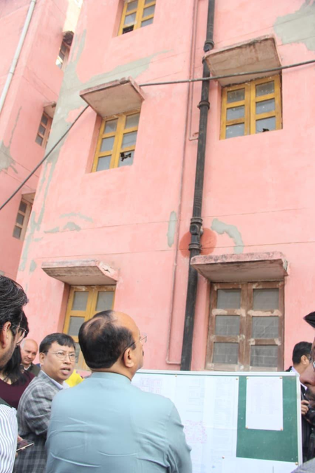 दिल्ली: आशीष सूद ने भलस्वा विजय चौक क्षेत्र में बने मकानों का किया निरीक्षण, अधिकारियों को दिया जल्द निर्माण का आदेश