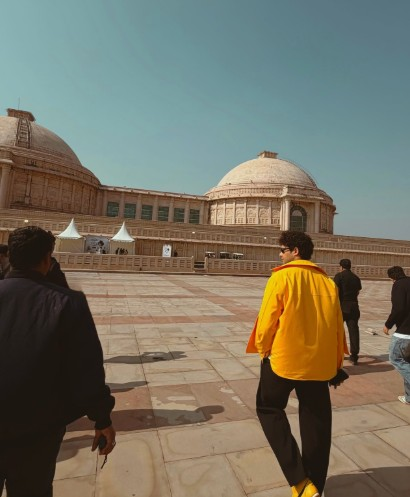 सिद्धांत चतुर्वेदी पर छाया लखनऊ का जादू, मृणाल ठाकुर संग साझा कीं 'दो दीवाने शहर में' की रोमांटिक झलकियां