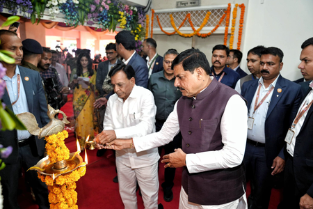 मध्य प्रदेश बना देश का पहला राज्य! सीएम मोहन यादव ने शुरू की 75+ सेवाओं की साइबर पंजीयन सुविधा