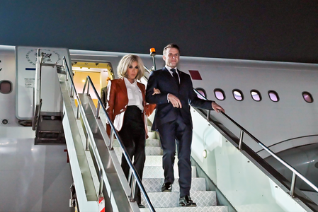 26/11 के पीड़ितों को श्रद्धांजलि देने के बाद मैक्रों बोले- 'फ्रांस आपके साथ खड़ा है'