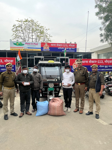पुलिस ने नोएडा में तोड़ी नशे की कमर, 5 लाख के गांजे संग 3 तस्कर धर दबोचे