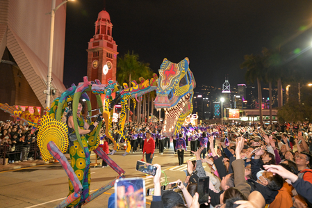 हांगकांग : चीनी नव वर्ष परेड का भव्य शुभारंभ