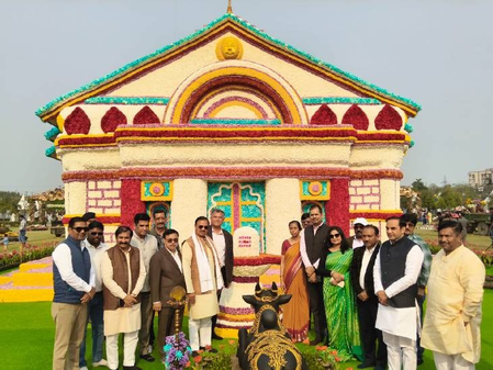 फूलों की महक से सराबोर हुआ नोएडा, केदारनाथ थीम बना आकर्षण का केंद्र