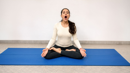 पाचन सुधारे और कफ मिटाए, भुजंगीकरण प्राणायाम के खूब फायदे