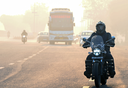 खुशखबरी! तेज हवाओं से एनसीआर की हवा हुई साफ, रेड जोन से निकलकर ऑरेंज-यलो में आए अधिकांश क्षेत्र