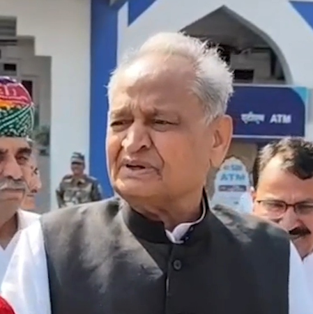 विकास के बजाय राजनीतिक एजेंडे पर काम कर रही सरकार: अशोक गहलोत