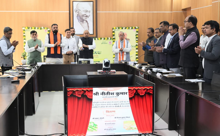 मुख्यमंत्री नीतीश कुमार ने अतिवृष्टि से प्रभावित दो लाख किसानों के खाते में 100 करोड़ रुपये से ज्यादा की राशि भेजी