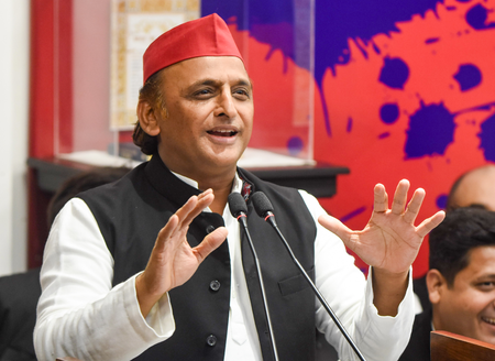 सुरक्षा छीनी, संतों का अपमान किया, 2027 में सत्ता से उखाड़ फेंकेगी जनता: अखिलेश यादव