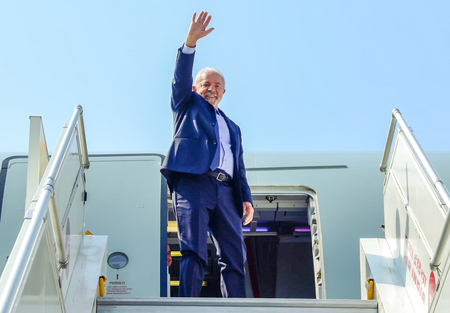 पांच दिवसीय भारत दौरे के बाद ब्राजील के लिए रवाना हुए राष्ट्रपति लूला पांच दिवसीय भारत दौरे के बाद ब्राजील के लिए रवाना हुए राष्ट्रपति लूला