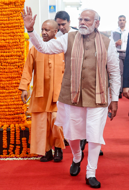 सीएम योगी ने जेवर एयरपोर्ट के लोकार्पण की तैयारी का लिया जायजा, पीएम मोदी 28 मार्च को करेंगे उद्घाटन सीएम योगी ने जेवर एयरपोर्ट के लोकार्पण की तैयारी का लिया जायजा, पीएम मोदी 28 मार्च को करेंगे उद्घाटन