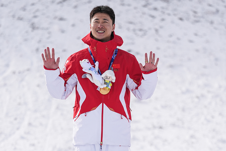 मिलान शीतकालीन ओलंपिक : गोल्ड जीतकर पत्नी श्यू मेंगथाओ के साथ 'गोल्डन कपल' बने वांग शिन्दी