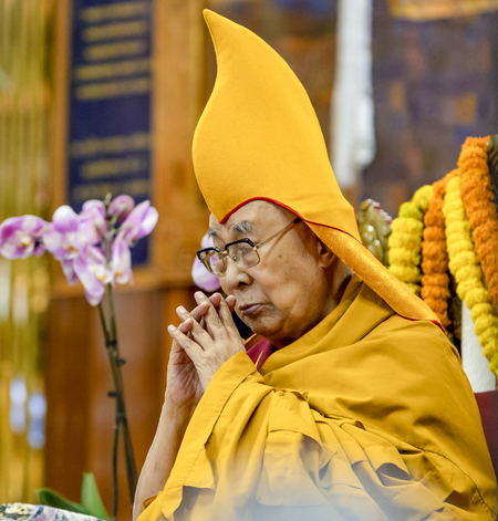 दलाई लामा के बाएं घुटने का सफल ऑपरेशन, चिकित्सक बोले-रिकवरी अच्छी