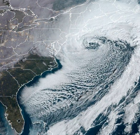 न्यूयॉर्क में बर्फीले तूफान 'ब्लिजर्ड' का कहर, जनजीवन ठप! जानिए, सामान्य बर्फबारी से कितना अलग है यह खतरनाक अलर्ट