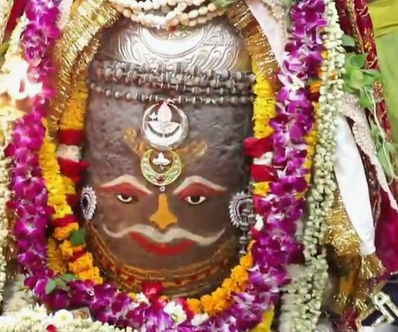 उज्जैन  भस्म आरती में भक्तों का तांता, बाबा महाकाल का अद्भुत शृंगार