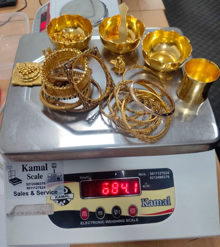 दिल्ली एयरपोर्ट पर कस्टम विभाग ने महिला तस्कर को पकड़ा, 5.42 करोड़ के आभूषण और लग्जरी घड़ियां जब्त