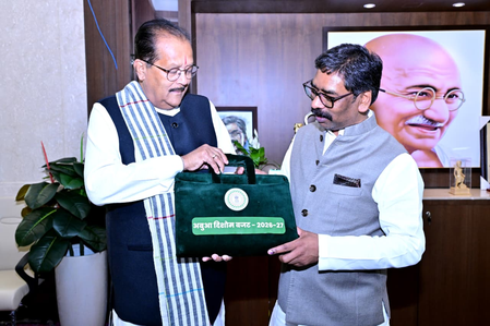 झारखंड बजटः राज्य पर कर्ज का बोझ घटा, वर्ष 2025-26 में स्थिर मूल्य पर 6.90 प्रतिशत विकास दर का अनुमान