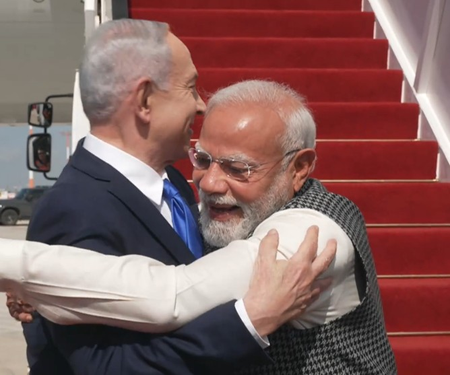 दो दिवसीय दौरे पर इजरायल पहुंचे प्रधानमंत्री मोदी, पीएम नेतन्याहू ने बाहें फैलाकर किया अपने मित्र का स्वागत