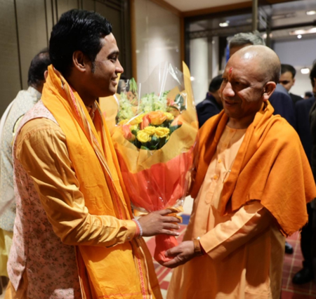 टोक्यो में उमड़ा अपनापन, प्रवासी भारतीयों ने सीएम योगी का किया जोरदार स्वागत टोक्यो में उमड़ा अपनापन, प्रवासी भारतीयों ने सीएम योगी का किया जोरदार स्वागत