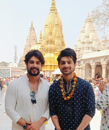 'उड़ारियां' के अंकित-अभिषेक ने दिखाई अटूट दोस्ती की मिसाल, 8 ज्योतिर्लिंग के दर्शन कर जीता दिल!