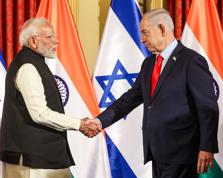 नेतन्याहू ने प्रधानमंत्री मोदी को किया फोन, रणनीतिक साझेदारी और पश्चिम एशिया के हालात पर हुई चर्चा नेतन्याहू ने प्रधानमंत्री मोदी को किया फोन, रणनीतिक साझेदारी और पश्चिम एशिया के हालात पर हुई चर्चा
