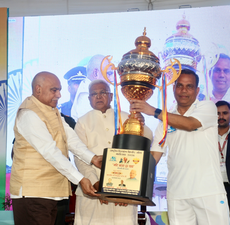 मध्य प्रदेश में दिव्यांगों ने 100 घंटे क्रिकेट खेलकर रचा कीर्तिमान मध्य प्रदेश में दिव्यांगों ने 100 घंटे क्रिकेट खेलकर रचा कीर्तिमान