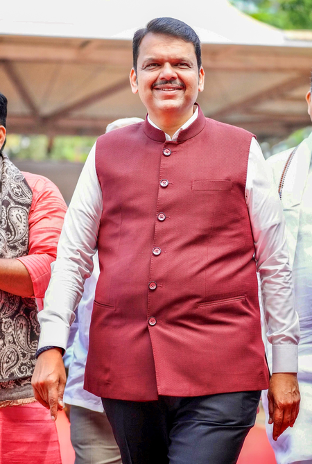 मुंबई से विजयदुर्ग रो-पैक्स फेरी सेवा का उद्घाटन, सीएम फडणवीस ने समुद्री मार्ग के लिए तेज और आरामदायक विकल्प बताया