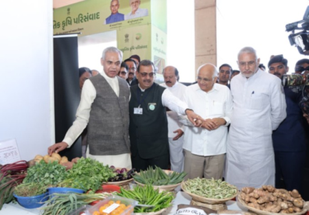 प्राकृतिक खेती को बढ़ावा देने के लिए गुजरात विधानसभा परिसर में लगाई प्रदर्शनी, राज्यपाल आचार्य देवव्रत ने किया उद्घाटन प्राकृतिक खेती को बढ़ावा देने के लिए गुजरात विधानसभा परिसर में लगाई प्रदर्शनी, राज्यपाल आचार्य देवव्रत ने किया उद्घाटन