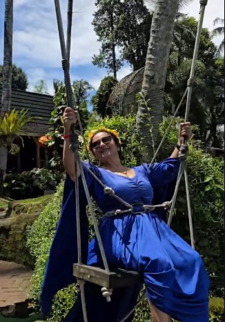 बाली के ‘जंगल स्विंग’ पर झूलीं अभिनेत्री दिव्या दत्ता, बचपन की यादों को किया ताजा बाली के ‘जंगल स्विंग’ पर झूलीं अभिनेत्री दिव्या दत्ता, बचपन की यादों को किया ताजा