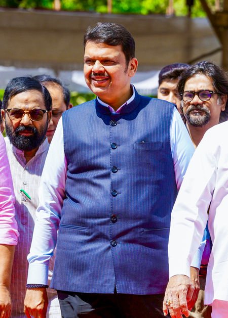 महाराष्ट्र  अवैध बांग्लादेशी घुसपैठ पर सख्ती, 2025 में 2376 नागरिक डिपोर्ट