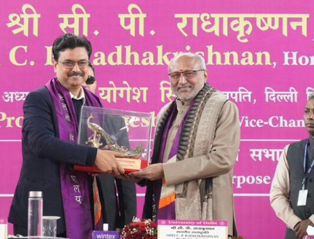 दिल्ली विश्वविद्यालय के 102वें दीक्षांत समारोह में उपराष्ट्रपति राधाकृष्णन ने की शिरकत