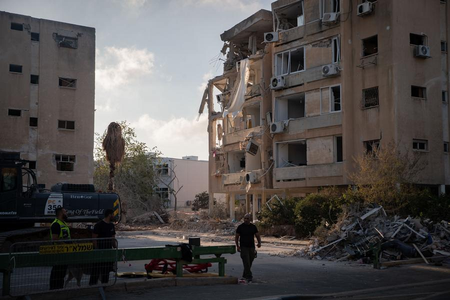 इजरायल ने ईरान पर की प्रिवेंटिव मिसाइल स्ट्राइक, धमाकों से गूंजा तेहरान इजरायल ने ईरान पर की प्रिवेंटिव मिसाइल स्ट्राइक, धमाकों से गूंजा तेहरान