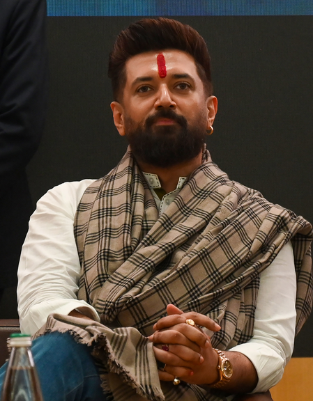 ‘हम कभी भी जंग के पक्ष में नहीं हैं, ईरान-इजरायल युद्ध पर केंद्रीय मंत्री चिराग पासवान का बयान