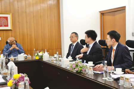 सीएम भूपेंद्र पटेल की गुजरात सेमीकनेक्ट कॉन्फ्रेंस-2026 में हिस्सा लेने आए उद्योगकारों एवं निवेशकों के साथ वन-टू-वन बैठक सीएम भूपेंद्र पटेल की गुजरात सेमीकनेक्ट कॉन्फ्रेंस-2026 में हिस्सा लेने आए उद्योगकारों एवं निवेशकों के साथ वन-टू-वन बैठक