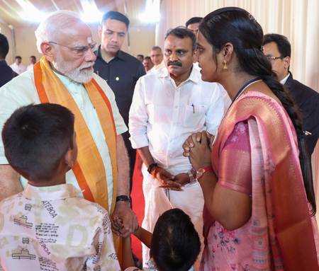 मदुरै पीएम मोदी ने थिरु पूर्ण चंद्रन के परिजनों से की मुलाकात, बोले-सत्य की होगी जीत