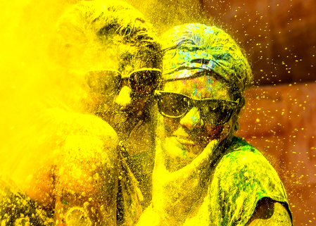 होली पर प्रियंका गांधी, ममता बनर्जी, मायावती और तेजस्वी यादव समेत विपक्षी नेताओं ने दीं शुभकामनाएं