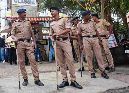 ईरान-अमेरिका-इजरायल तनाव: खामेनेई की मौत से मुंबई में उबाल, जगह-जगह प्रदर्शन; दंगे की आशंका पर पुलिस हाई अलर्ट पर