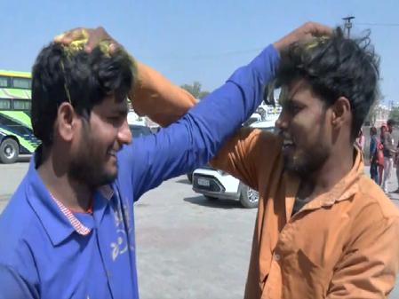 मथुरा-वृंदावन की कुंज गलियों में होली का उल्लास, होली खेलने के लिए पहुंच रहे भक्त