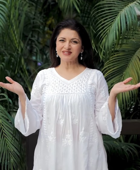 होली के रंगों से पहले भाग्यश्री का सुरक्षा कवच, स्किन और बालों के लिए आ गए बेस्ट टिप्स होली के रंगों से पहले भाग्यश्री का सुरक्षा कवच, स्किन और बालों के लिए आ गए बेस्ट टिप्स