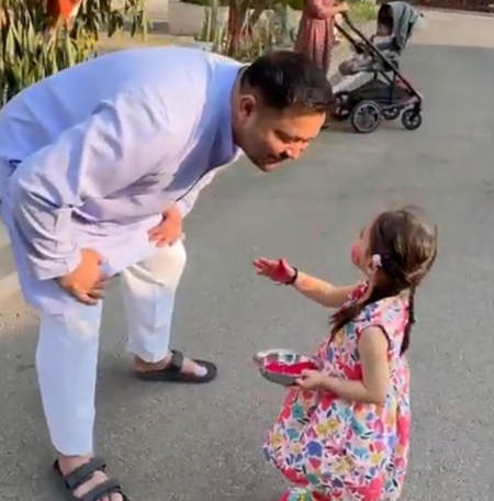 बिहार अपने बच्चे संग होली खेलते नजर आए तेजस्वी यादव, विधायक संजीव चौरसिया ने मनाई नमो होली