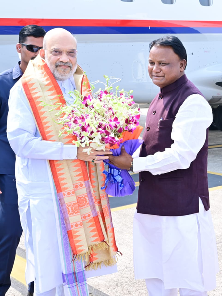 ओडिशा दौरे पर केंद्रीय गृहमंत्री अमित शाह, सीएम मोहन चरण माझी ने किया एयरपोर्ट पर स्वागत