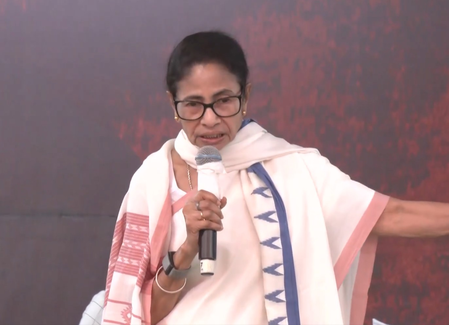 ममता बनर्जी ने भाजपा को दी चुनौती, बंगाल को छूकर दिखाओ