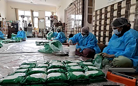 एनआरएलएम बना ग्रामीण महिलाओं की ताकत, राजौरी में मिल रहे रोजगार के मौके